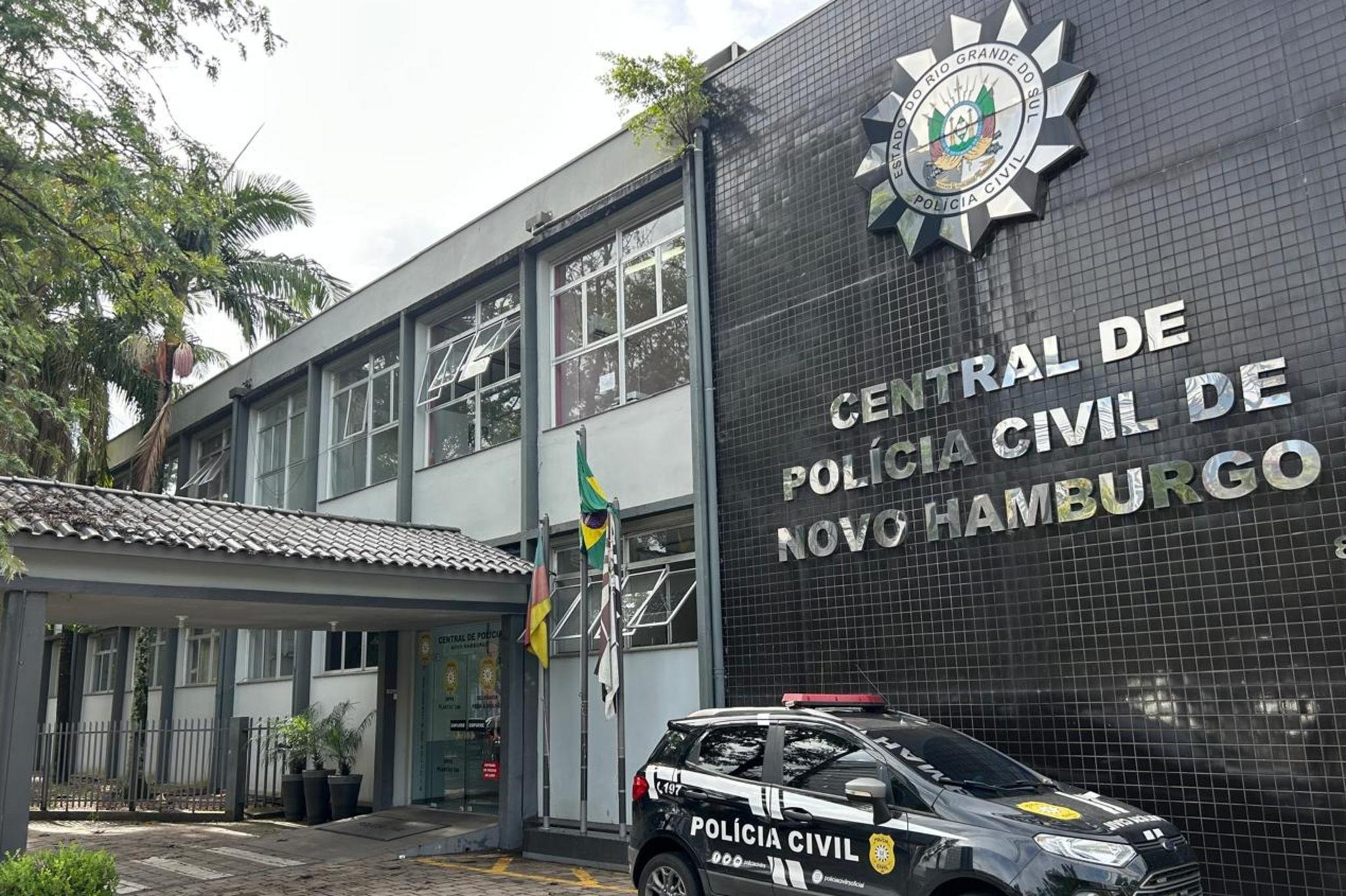 Mãe de bebê de 8 meses é morta a facadas na frente da filha no RS; principal suspeito é o companheiro