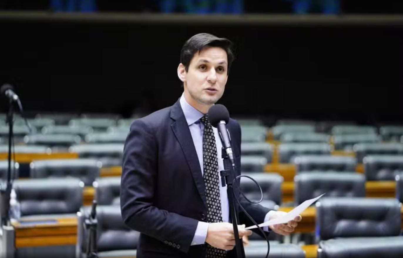 Ex-deputado federal sofre acidente de kitesurf e é internado em UTI após passar por cirurgia em Natal