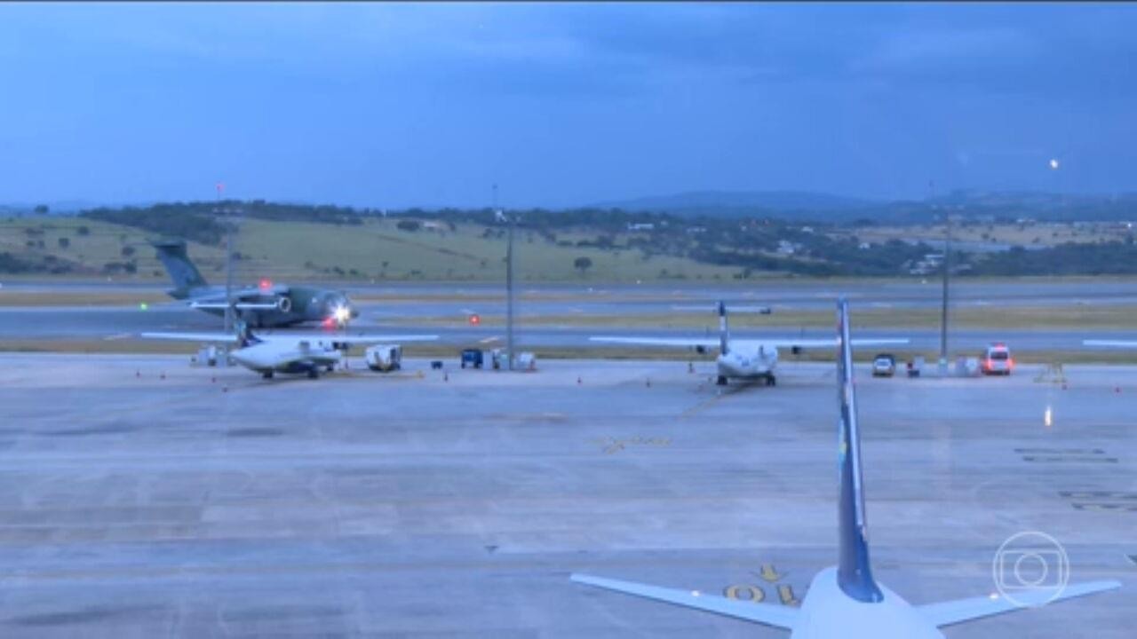 Quarto voo com deportados brasileiros dos EUA chega ao Brasil com 127 repatriados