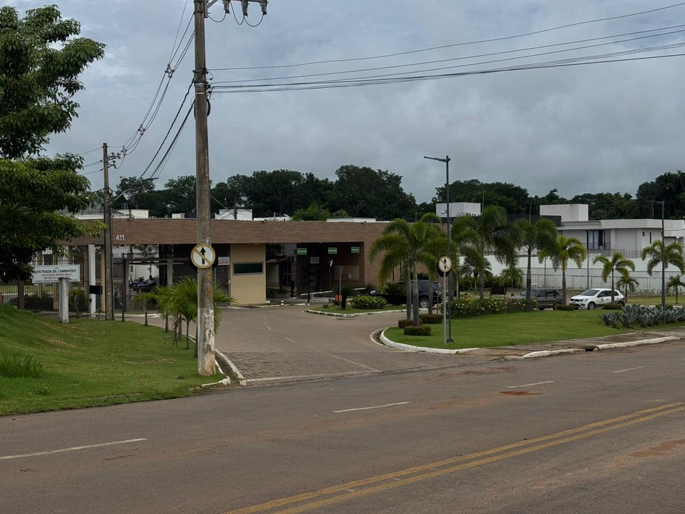 Polícia Federal esteve no condomínio onde mora o governador do Acre Gladson Camelí (PP) — Foto: Júnior Andrade/Rede Amazônica