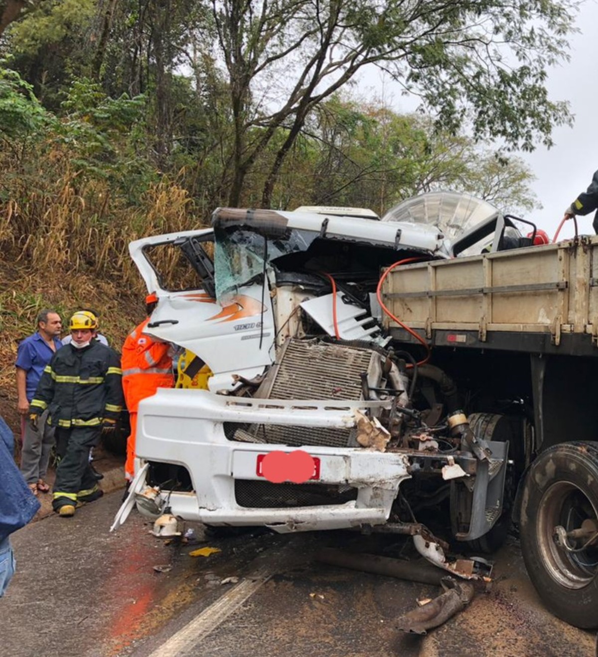 Acidente na BR-365 em Patos e Minas envolve veículos de grande porte ...