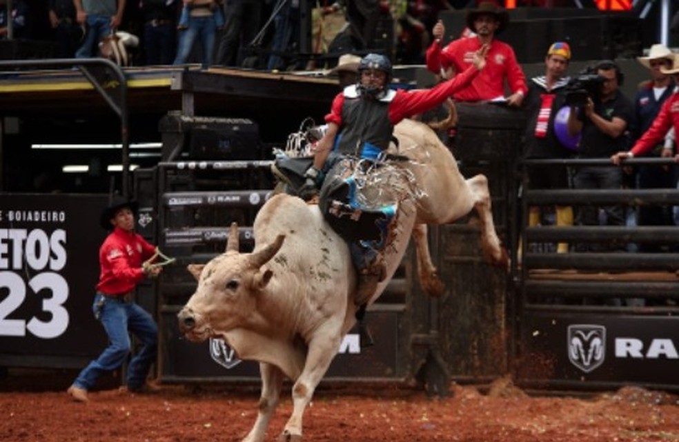 Campeão em Barretos, jovem peão planeja competir nos EUA - Portal Gerais