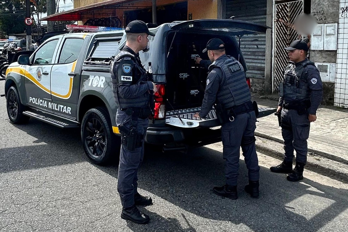 Suspeito de assalto de joias em SP é reconhecido, foge na Imigrantes e arremessa objetos pela janela antes de ser preso