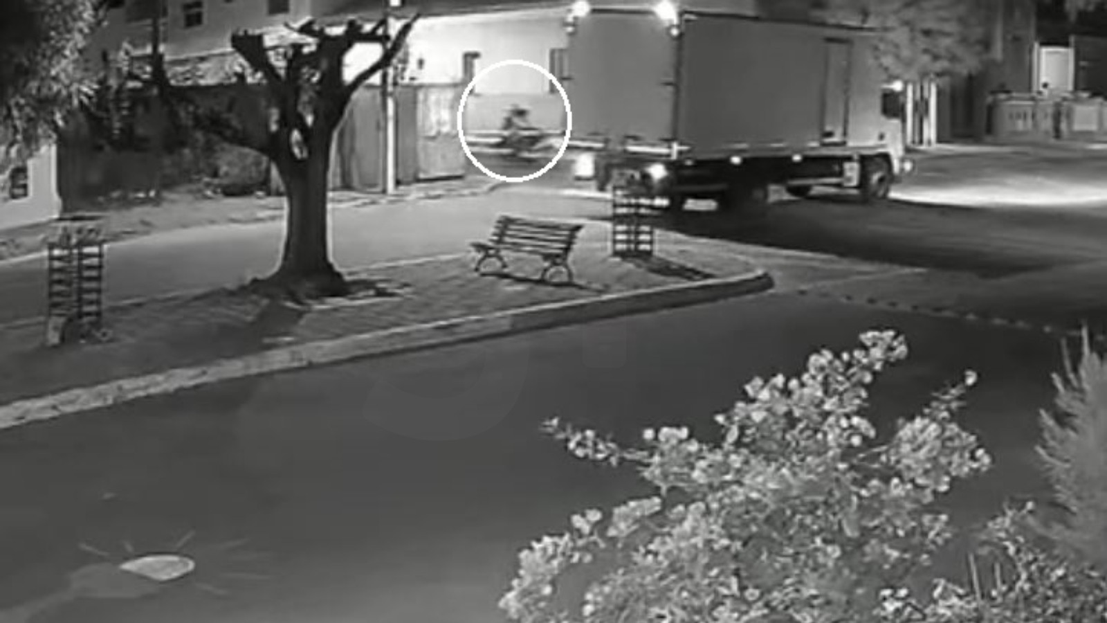 Primos morrem em colisão entre moto e caminhão no interior do Ceará; vídeo 