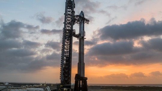 SpaceX tenta lançar nave Starship nesta terça, após explosões nos últimos dois voos; saiba mais sobre a missão - Nova missão ainda não terá tripulantes, mas será a primeira a reutilizar o propulsor Super Heavy. Nos últimos testes, empresa de Elon Musk perdeu contato com a nave, que explodiu no céu, afetando voos comerciais.