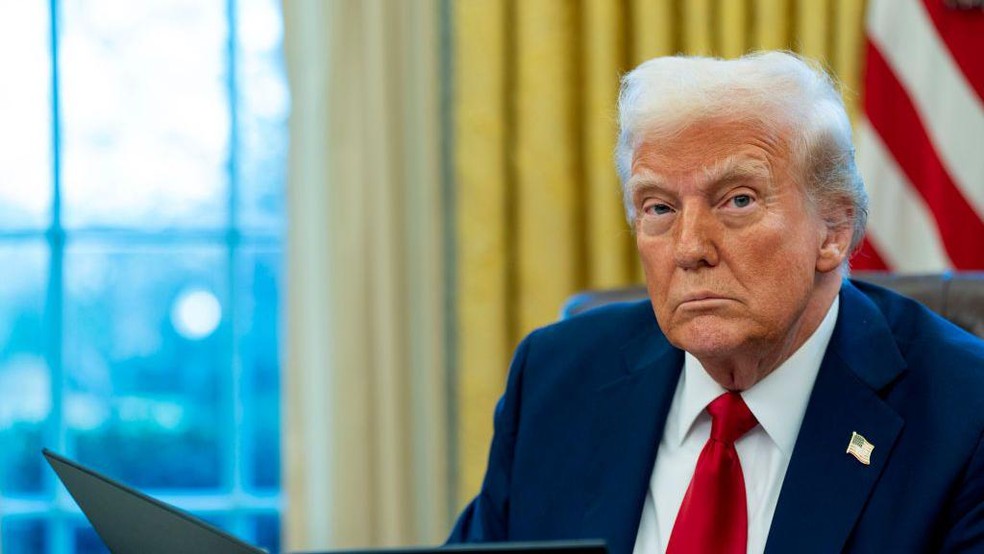 Além de anunciar 'tarifaço' para Canadá e México, Trump afirmou que ainda está estudando medida semelhante para a China. — Foto: Getty Images via BBC