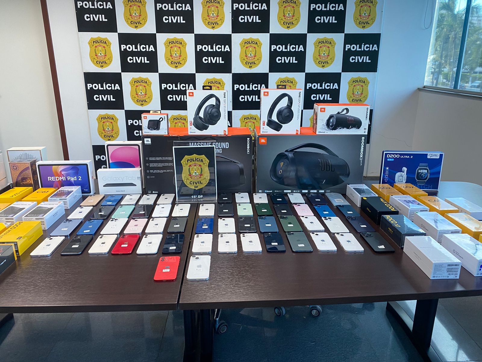 Shopping Popular de Ceilândia: polícia apreende mais de 60 celulares de origem ilícita 