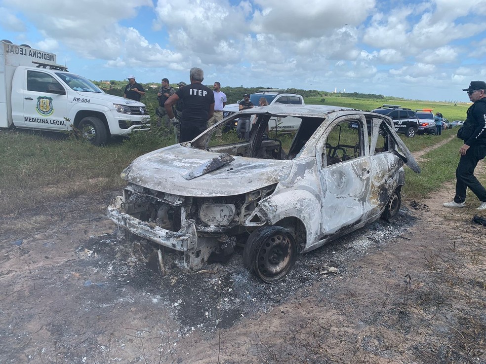 Carro de motorista por aplicativo encontrado queimado na Grande Natal — Foto: Philipe Salvador/Inter TV Cabugi