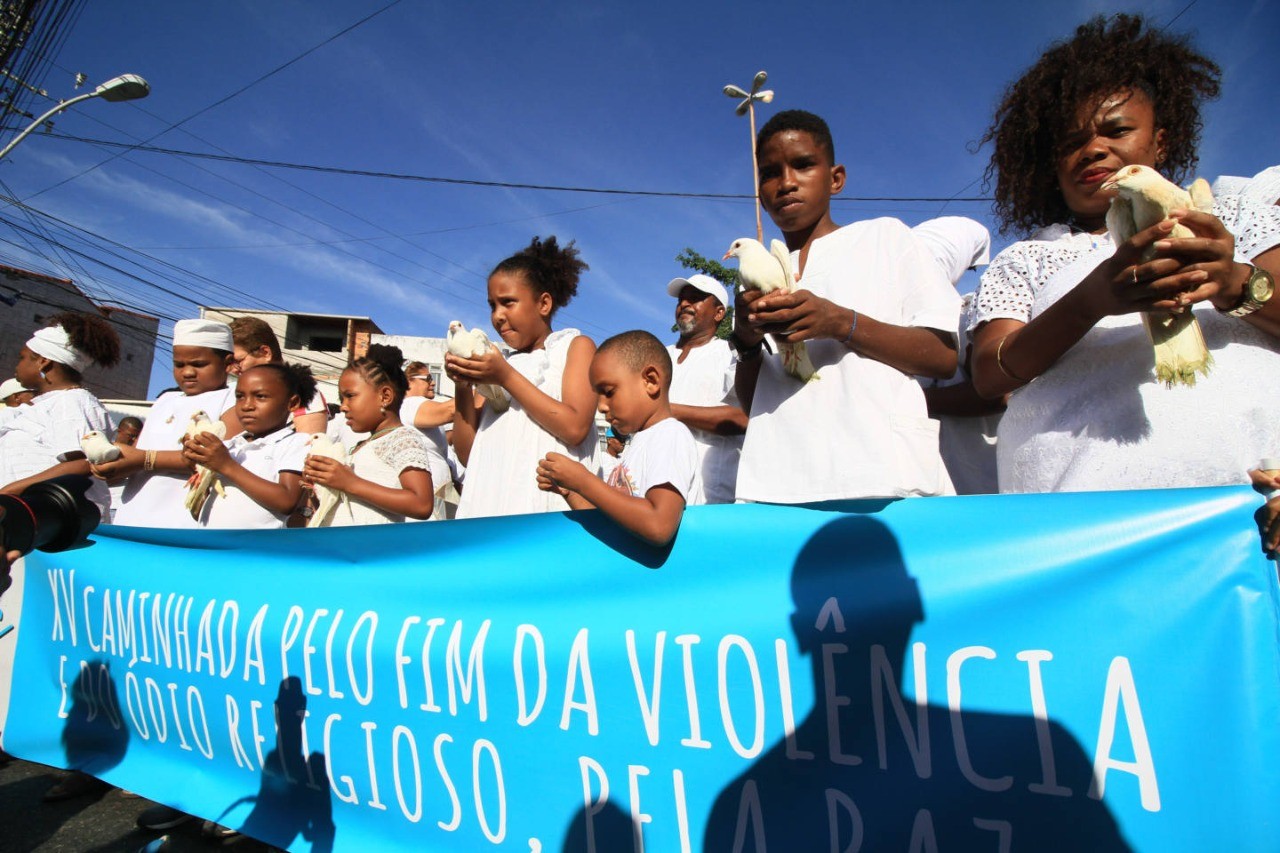Entenda o que é racismo religioso, prática de intolerância contra ...