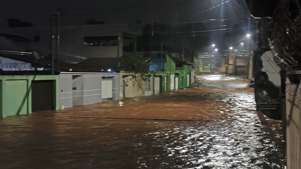 Chuva forte provoca enxurradas, alagamentos e deslizamentos em Itabira