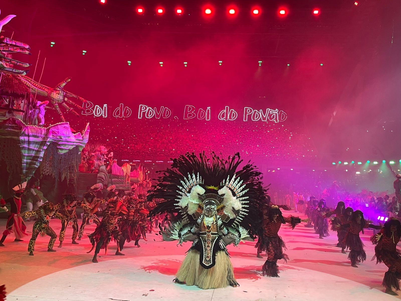 Ritual indígena Moyngo marca encerramento do Garantido na 1ª noite do Festival de Parintins 2025