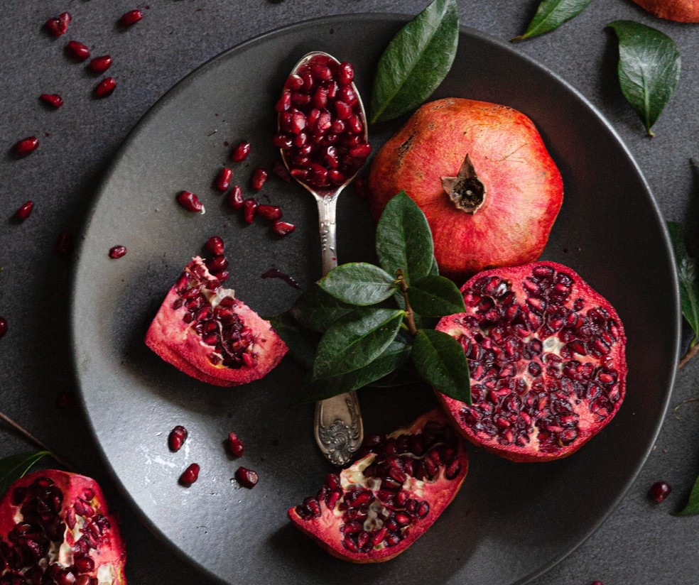 Romã é lembrada em simpatias na virada do ano. — Foto: Pexels / Lidya Kohen 