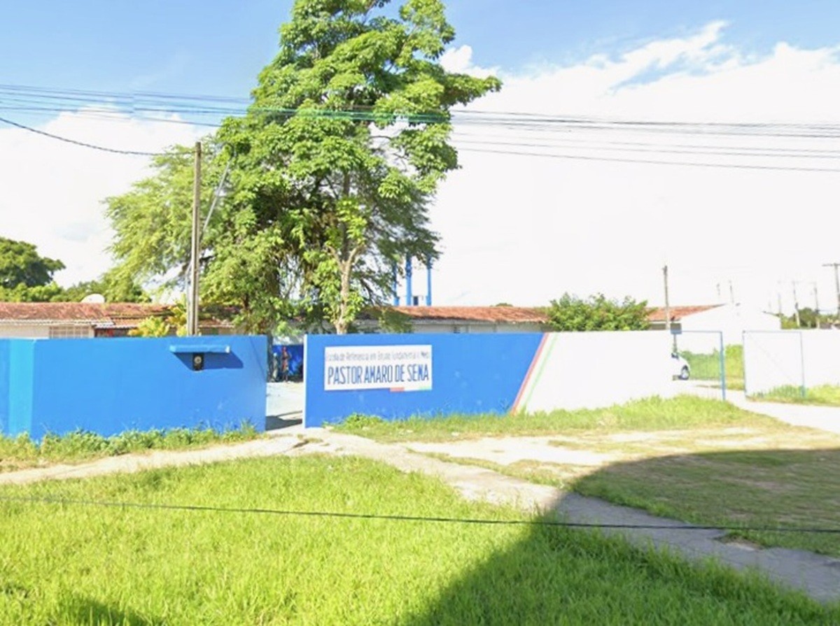 Homem morre dentro de escola estadual no Grande Recife após ser baleado e pular muro para fugir; VÍDEO