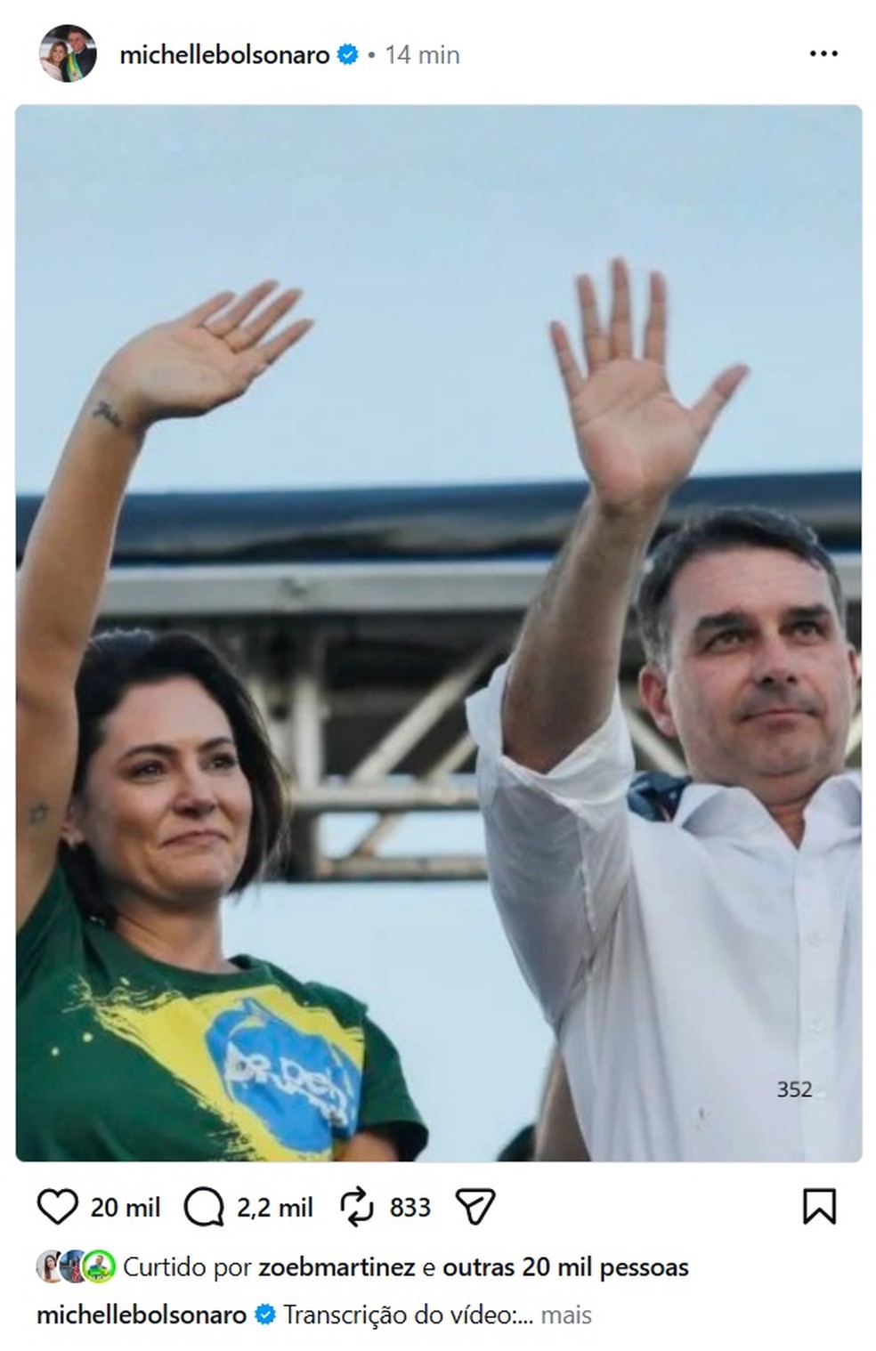 Foto publicada por Michelle, em que a ex-primeira-dama aparece junto de Flávio Bolsonaro — Foto: Reprodução