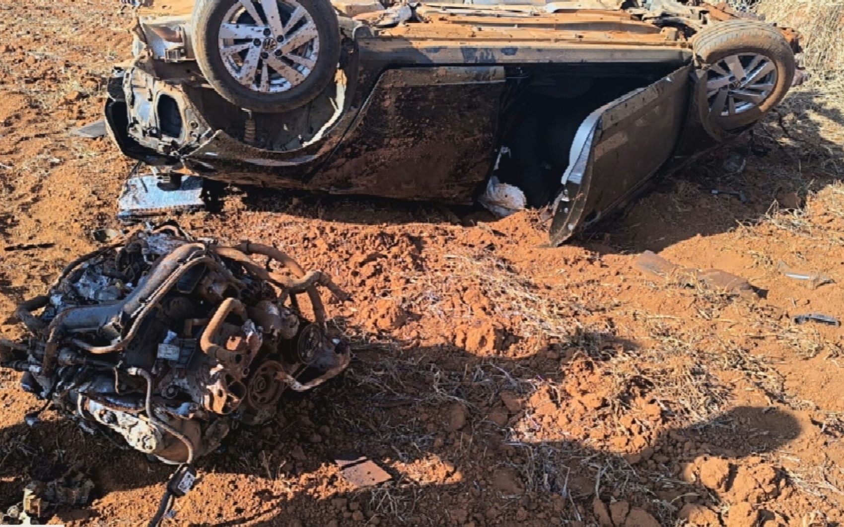 Acidente com viatura da polícia e caminhão deixa dois mortos em Goiás