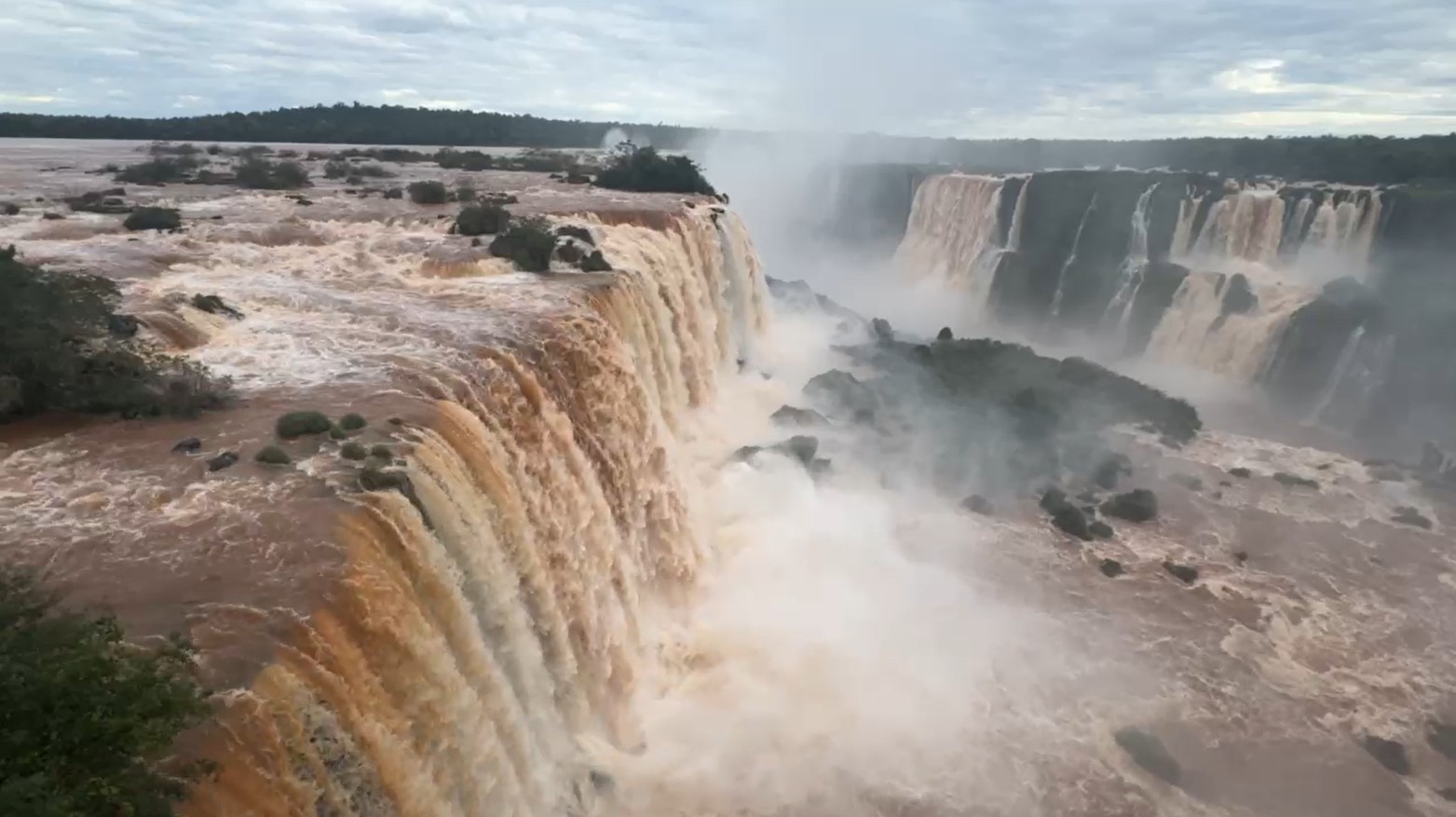 Vídeo: vazão das Cataratas do Iguaçu dobra com chuvas no Paraná