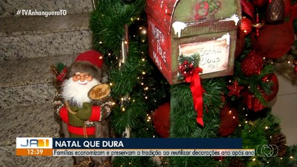 Familias reaproveitam decoração de natal e montagem vira tradição