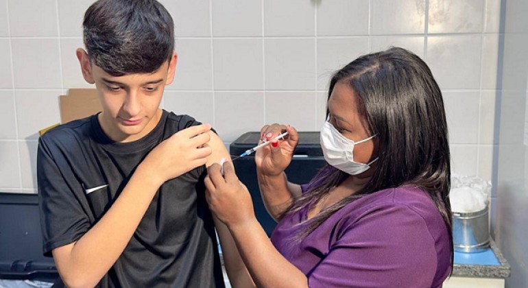 Vacinação contra a dengue é ampliada em BH e passa a ocorrer em mais de 90 postos a partir desta terça