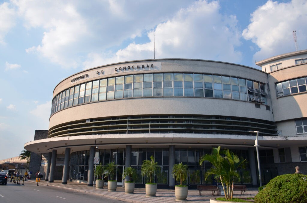 Avião da Azul pede prioridade para pouso em Congonhas e mobiliza equipes de emergência