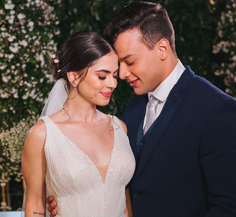 Larissa e marido se casaram em 2023 — Foto: Redes sociais