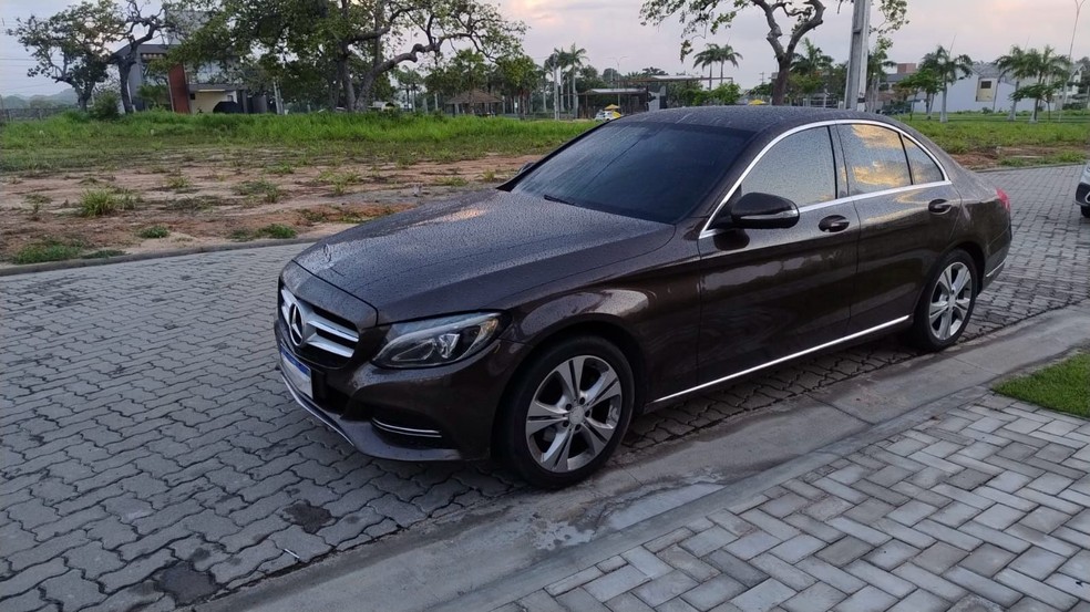 Carros de luxo, motocicletas e imóveis, além de duas pousadas, estão entre os bens sequestrados pela Polícia Cicil — Foto: Divulgação