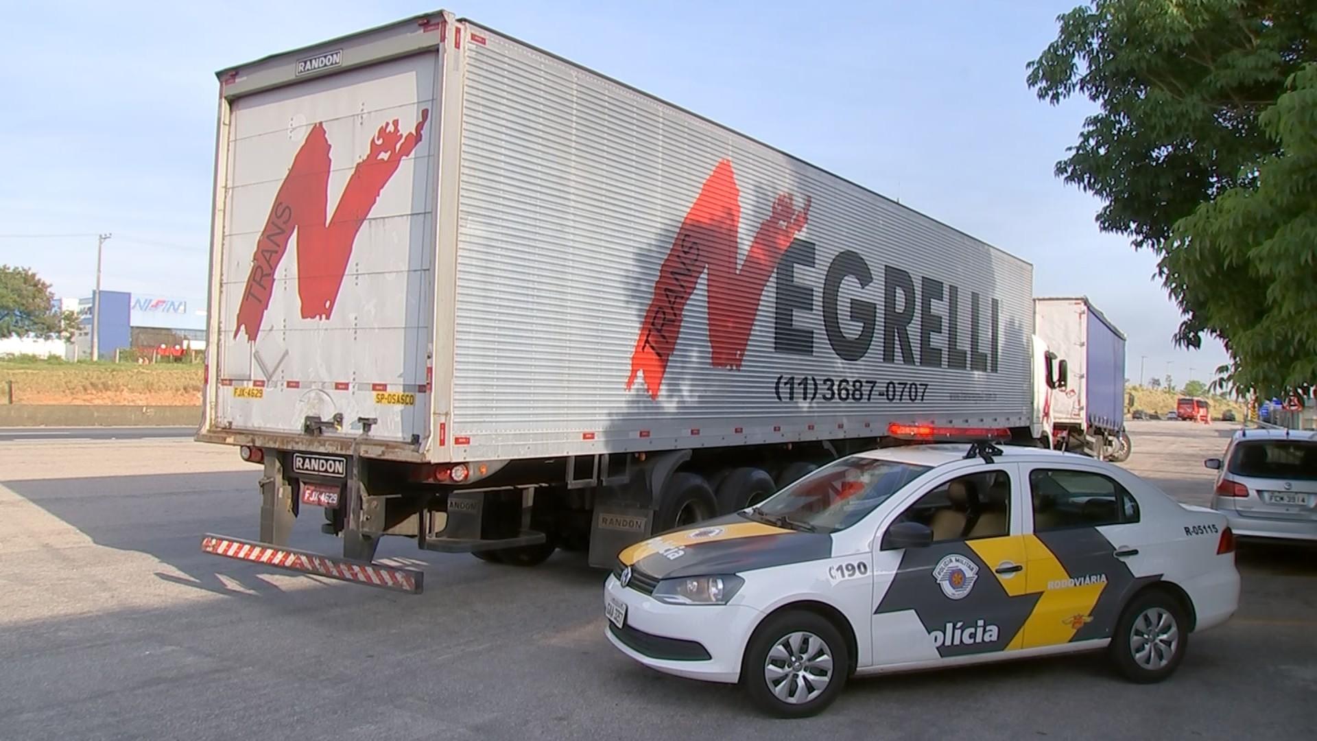 Polícia recupera carga de eletrônicos de quase R$ 500 mil roubada de caminhão 