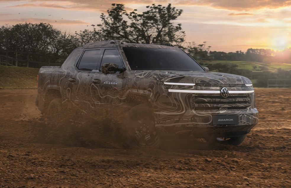 Volkswagen mostra prévia da nova geração da Amarok com picape disfarçada — Foto: Divulgação / Volkswagen