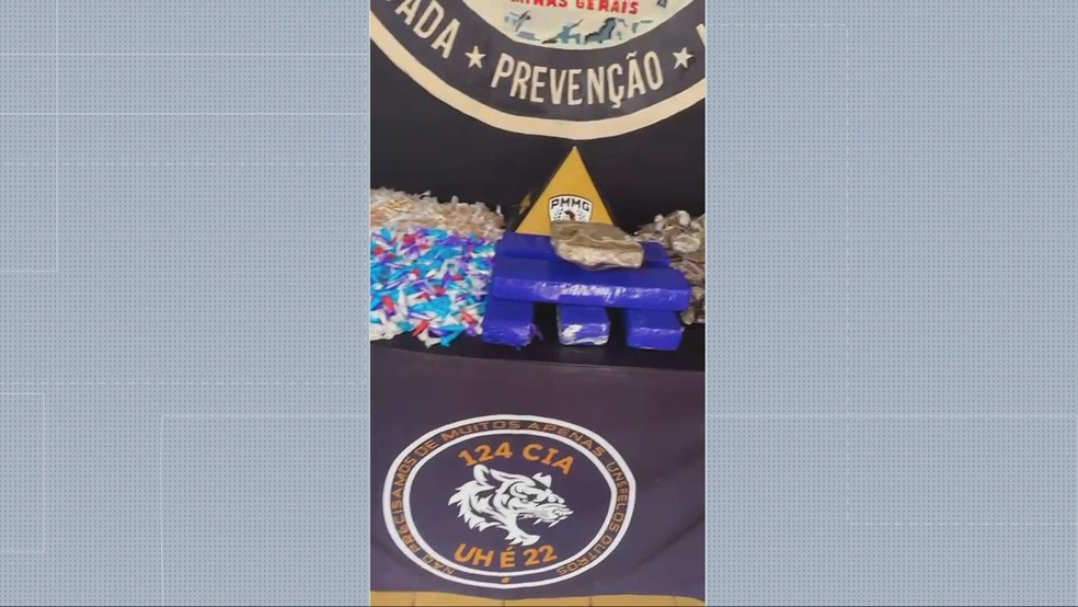 PM apreende grande quantidade de drogas no Morro do Papagaio