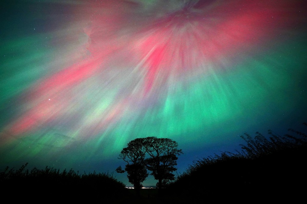 ap24285245664892 As melhores fotos da aurora boreal pelo mundo, após nova tempestade solar