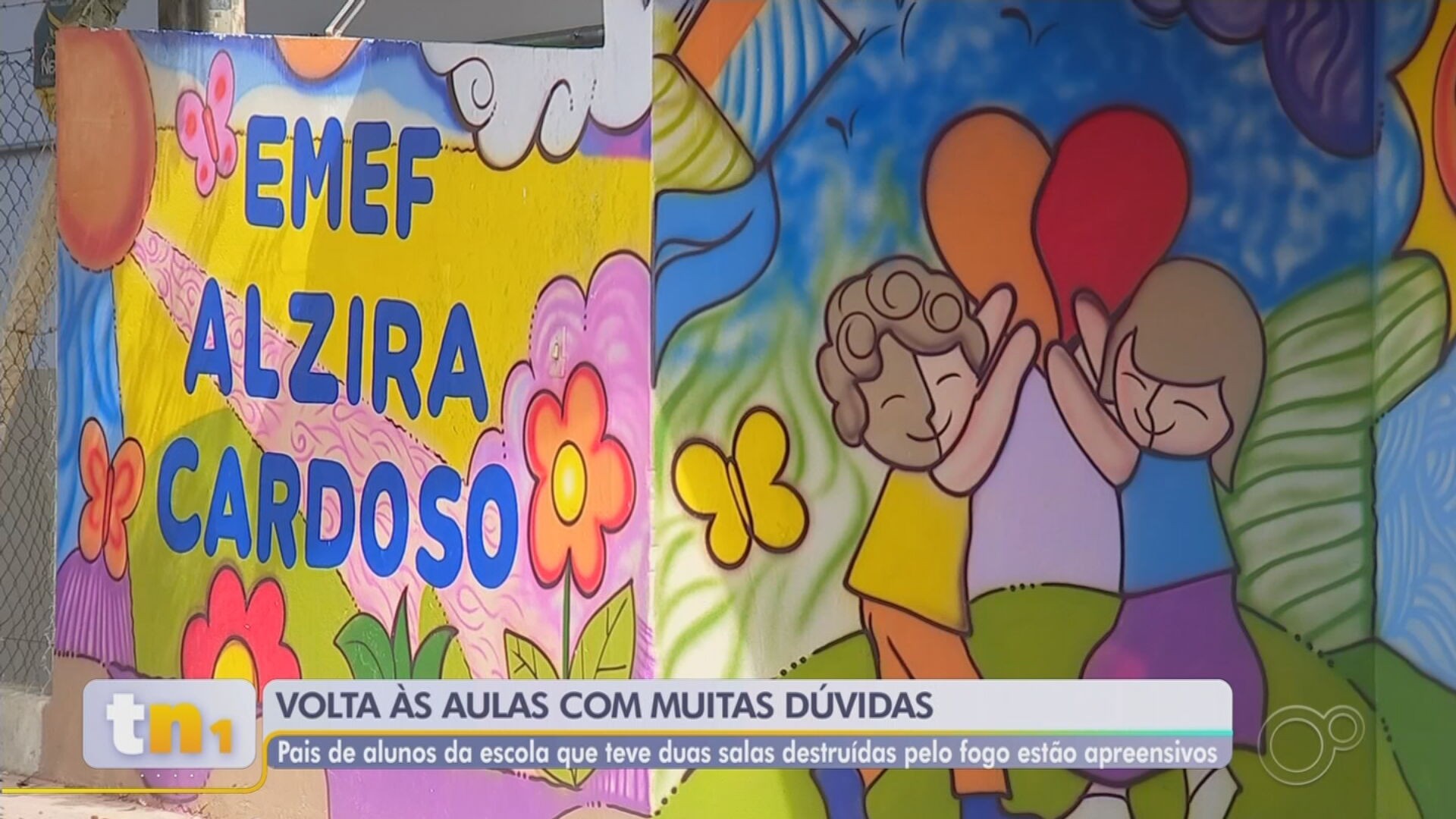 Pais reclamam de atraso na reforma de escola atingida por incêndio há quatro meses em Bauru: 'Descaso'