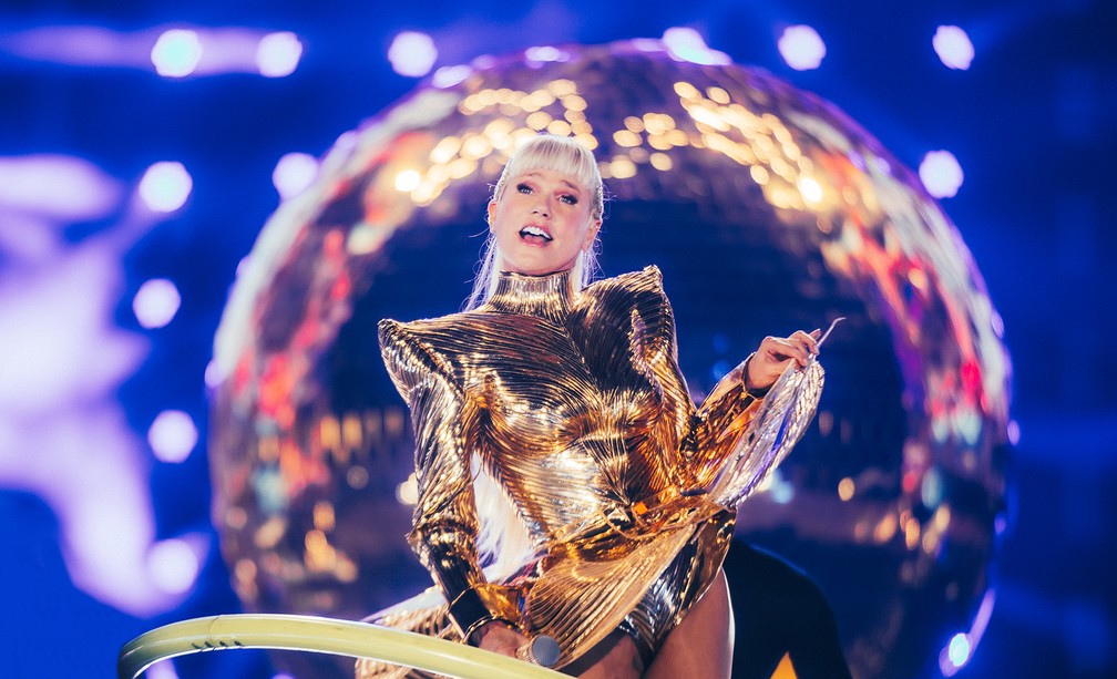 Turnê de Xuxa decola em São Paulo com 37 músicas no roteiro revisionista do  espetáculo 'O último voo da nave' | G1