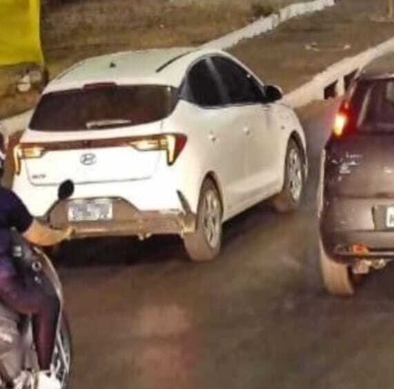 PM prende homens que tentaram furtar moto e apreende ferramentas no carro deles na BR-135
