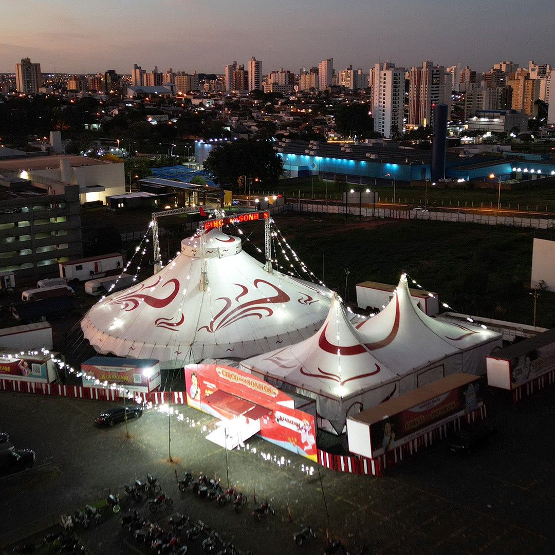 Fim de semana tem Vanessa da Mata,  festival de orquídeas, chegada do Papai Noel e estreias no cinema no centro-oeste paulista