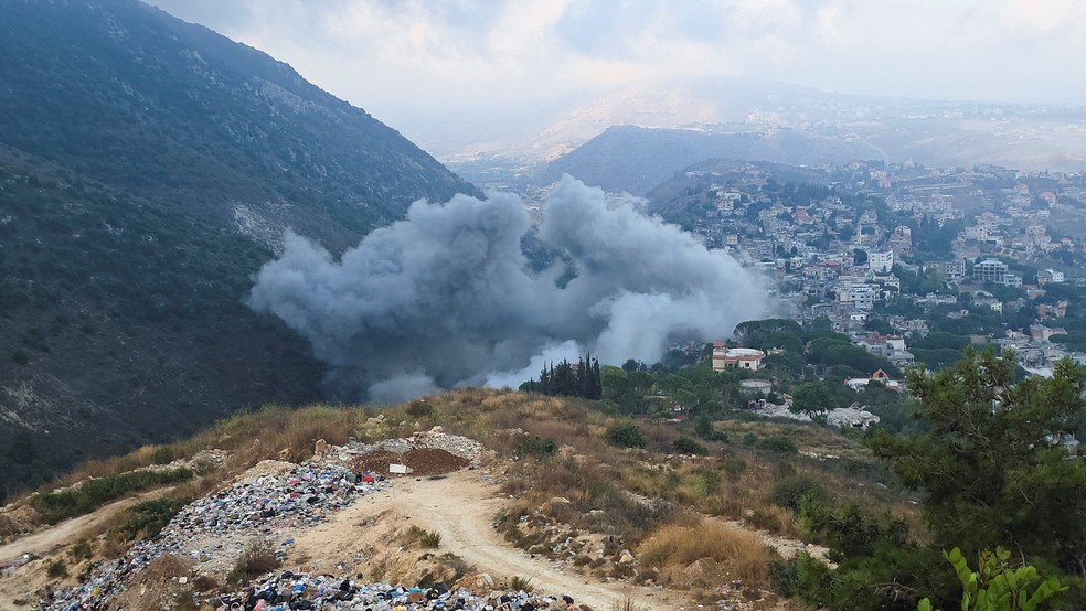 Fumaça é vista após ataque de Israel à cidade de Arab Salim, no sul do Líbano, em 6 de setembro de 2026. — Foto: Ali Hankir/ Reuters