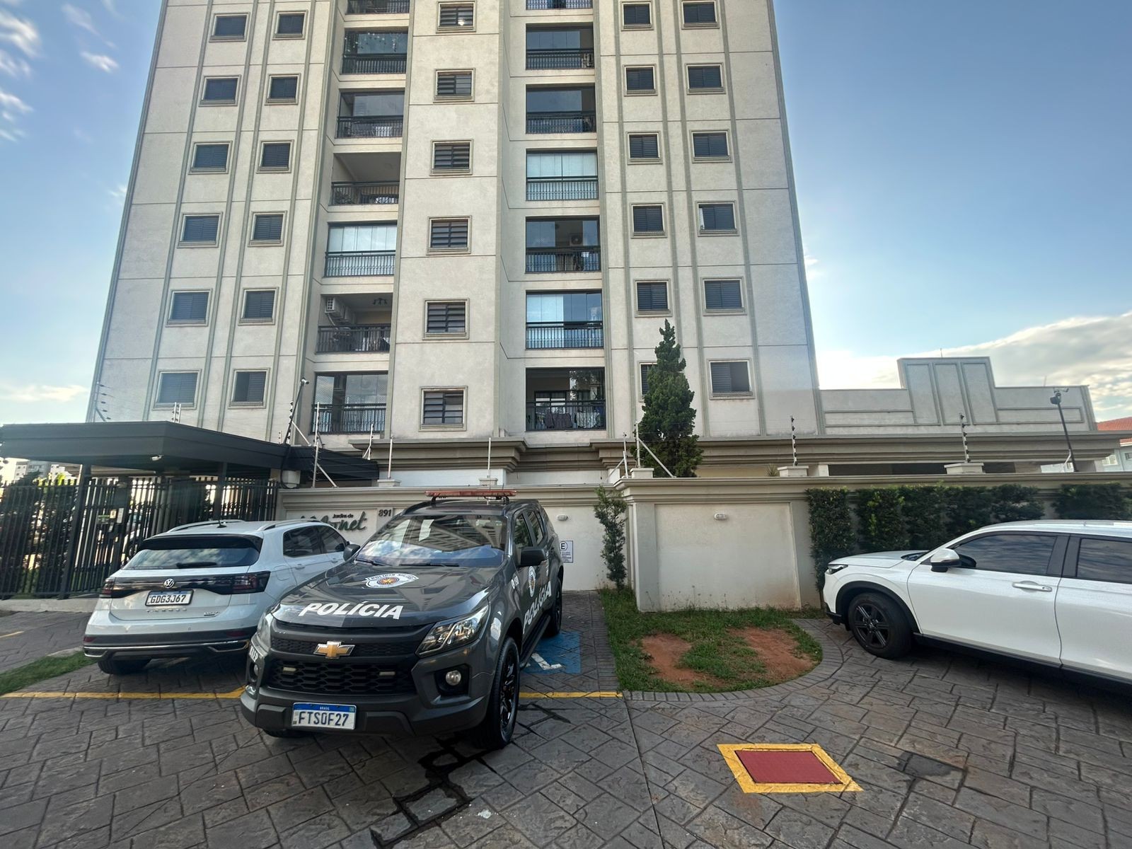 Alvo apontado como líder do esquema de fraudes bancárias se entrega à PF, em Piracicaba