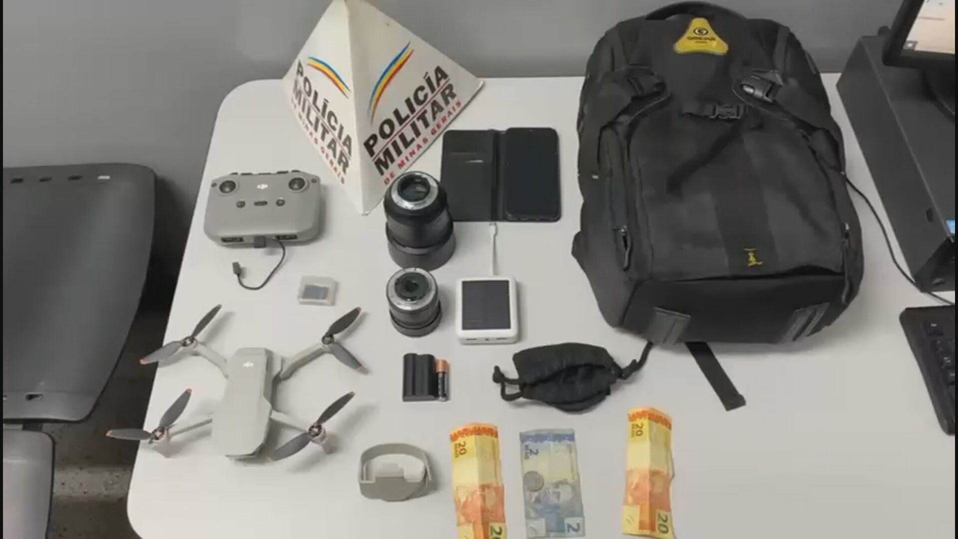 Jornalista tem material de trabalho furtado em praça na Savassi
