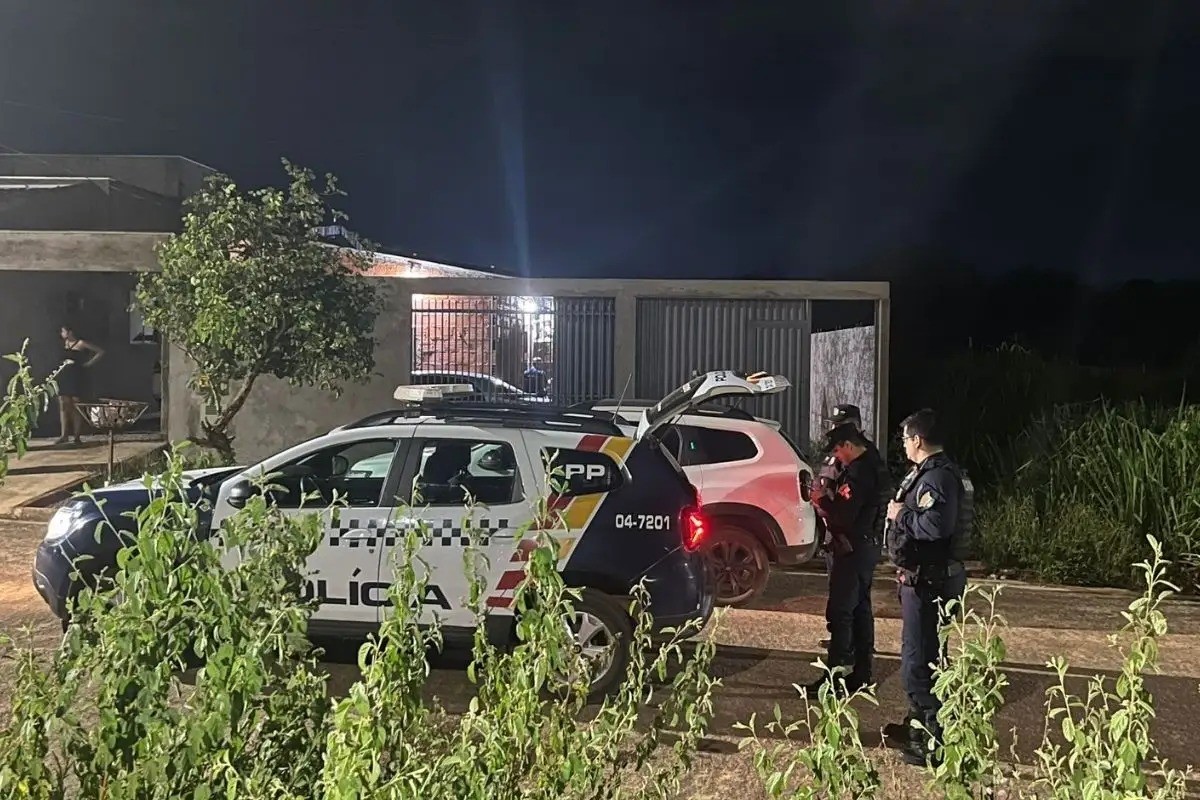 Suspeito de roubo é rendido por vítima após invadir casa em Rondonópolis (MT)