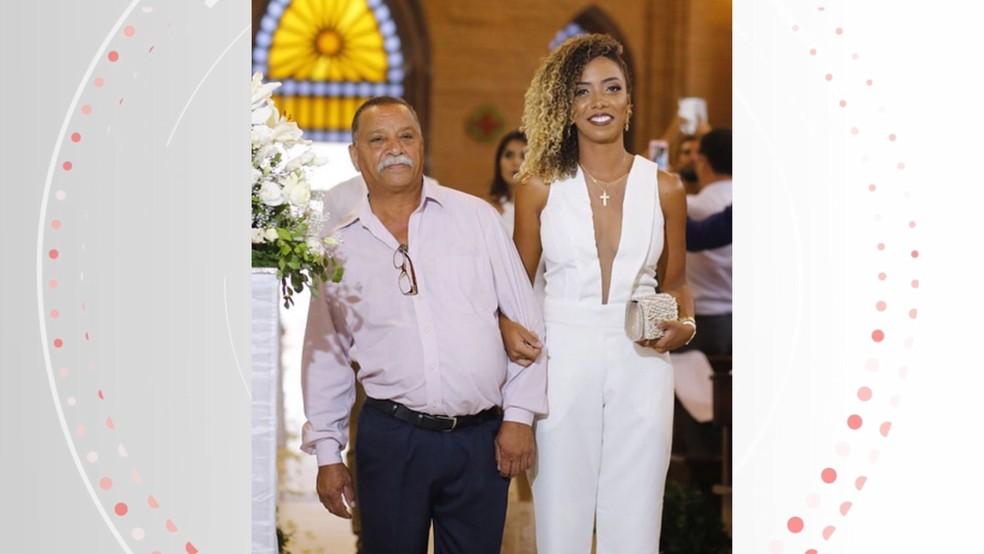 Nayara Cláudia Ramos Felipe e o pai, Jorge Coutinho Felipe. Médica se formou em Medicina com ajuda das vendas do pai. — Foto: Arquivo pessoal