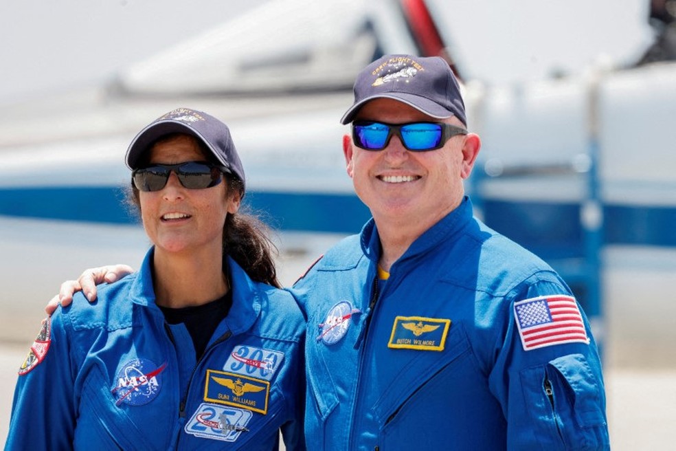 Os astronautas da Nasa Butch Wilmore e Suni Williams antes do lançamento do Starliner-1 Crew Flight Test (CFT) — Foto: Joe Skipper/Reuters