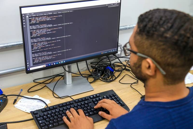 Empresa de telecomunicações é condenada a pagar R$ 277,8 mil à multinacional por usar software sem autorização em MG