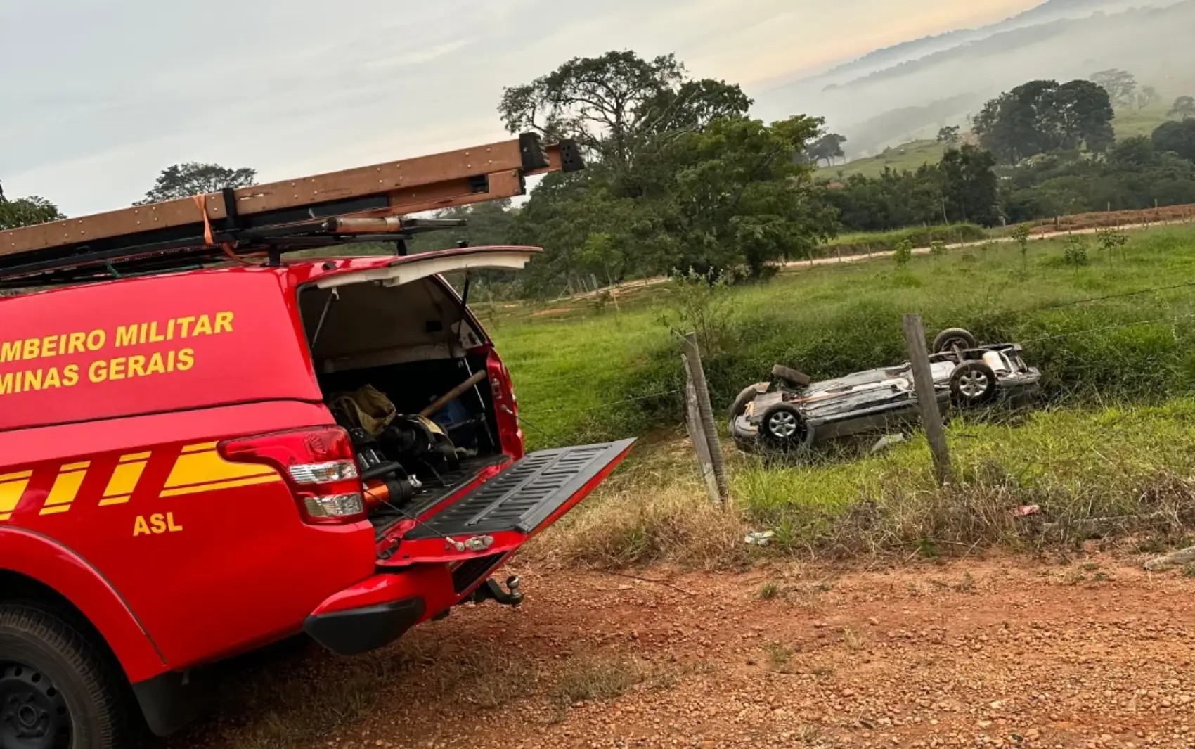 Cinco pessoas ficam feridas após carro capotar na MG-335, entre Ijaci e Bom Sucesso; veja mais acidentes