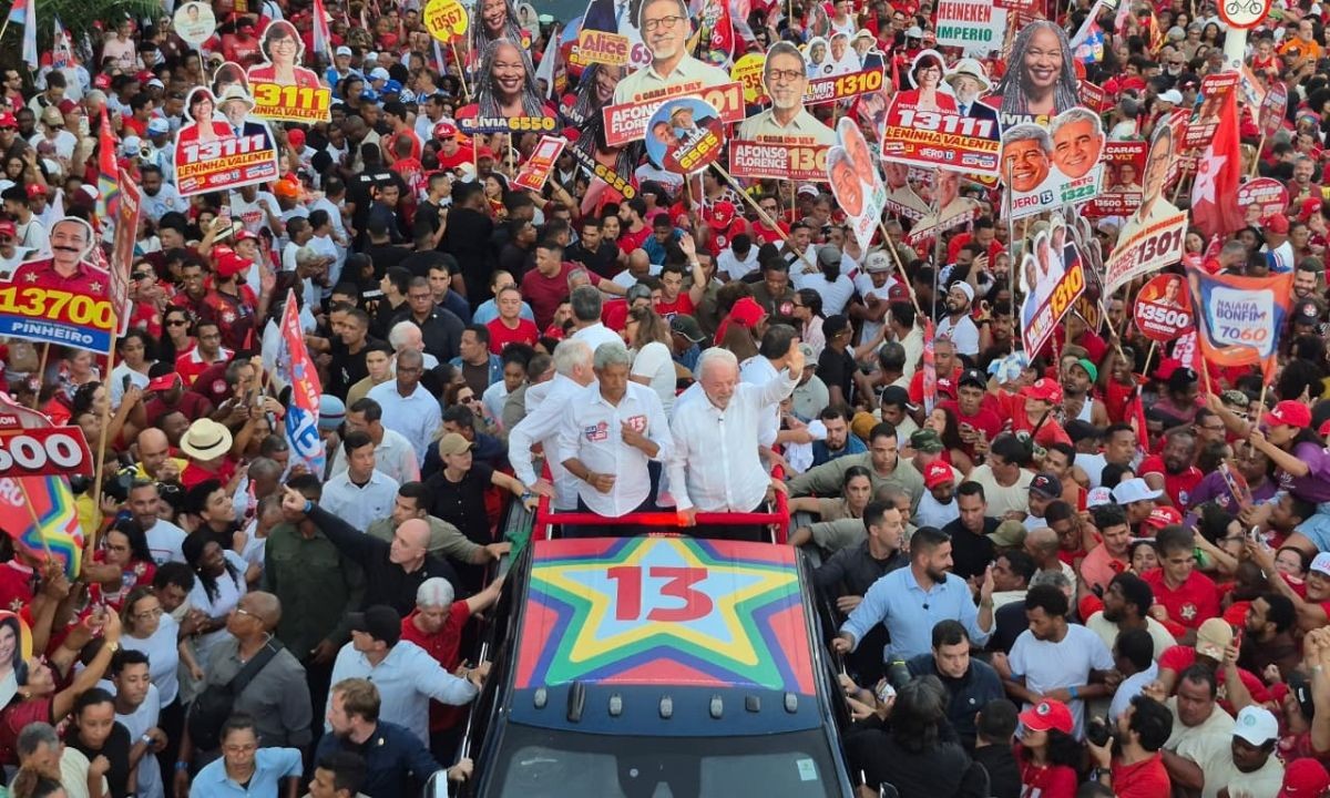 Lula reúne multidão de apoiadores em ato de campanha e projeta conclusão da ponte Salvador-Itaparica