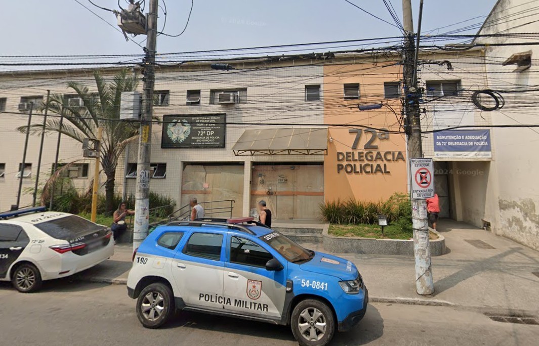 Adolescentes obrigam criança a comer fezes de cachorro em São Gonçalo, RJ; polícia investiga