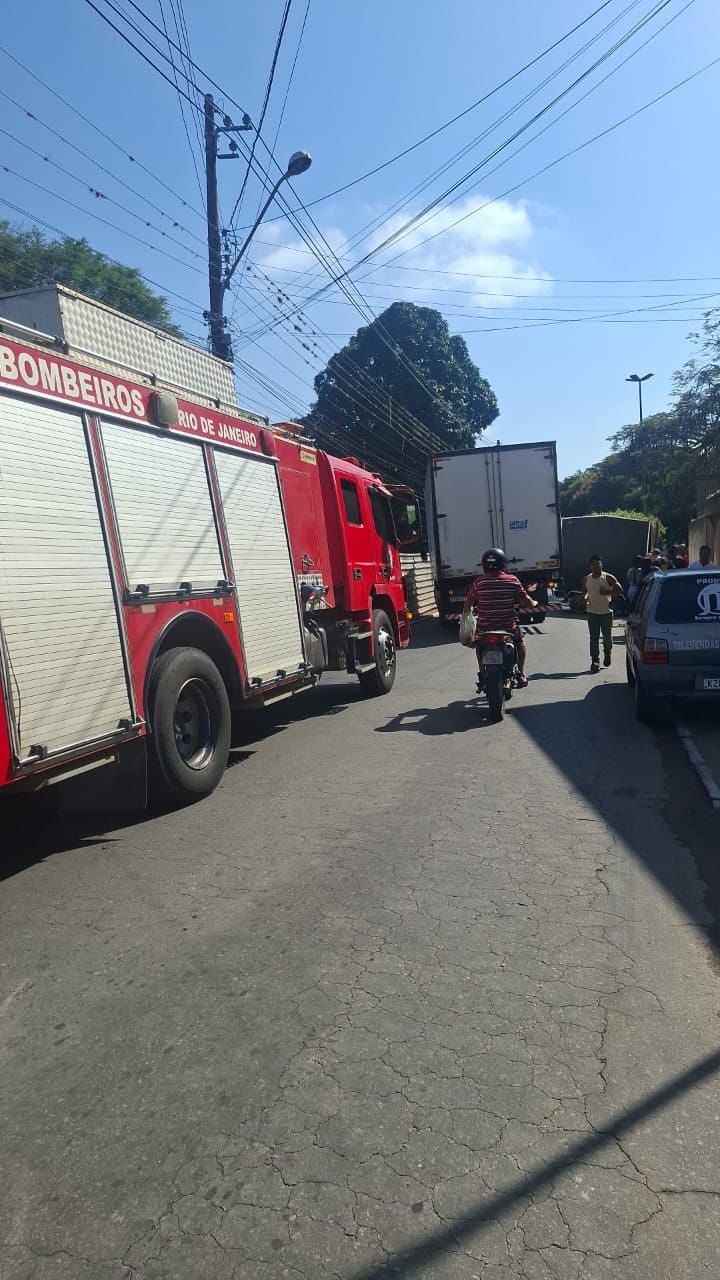 Mãe e filha ficam gravemente feridas ao serem atingidas por reboque em Santo Antônio de Pádua