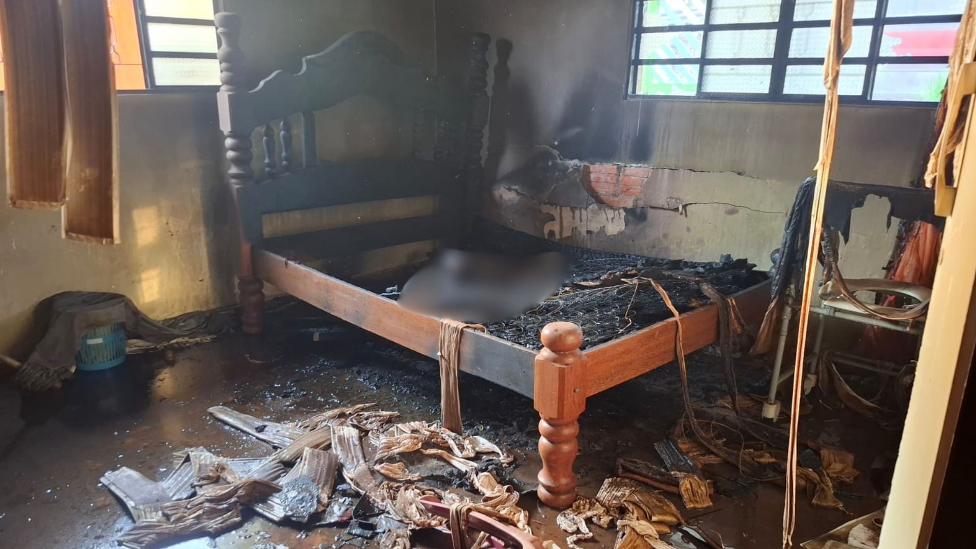 Idosa acamada morre carbonizada em incêndio no Amapá; suspeita é de pane elétrica 