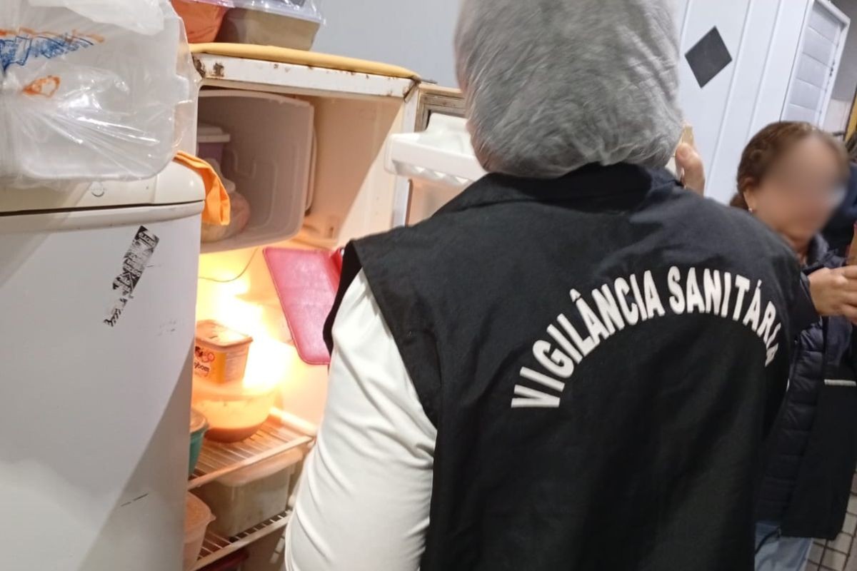 Vigilância Sanitária notifica pizzarias com irregularidades para combater surtos de diarreia no litoral de SP