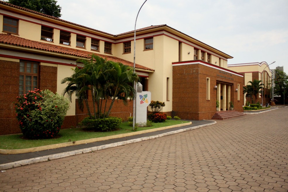 Construído na Era Vargas, o Colégio Estadual Liceu Cuiabano é outra obra do “surto de modernização”, segundo o arquiteto Gabriel de Mattos. — Foto: Secom-MT