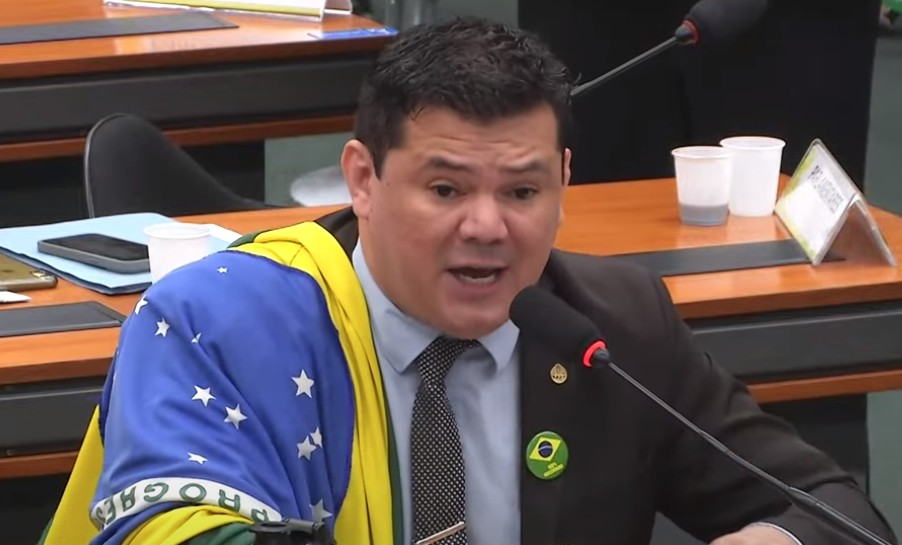 Relator no Conselho de Ética apresenta voto para suspender mandato de Gilvan da Federal por ofensas a Gleisi