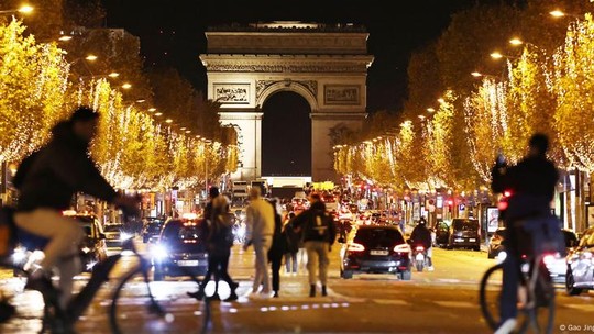 Os brasileiros que decidem morar em cubículos em Paris