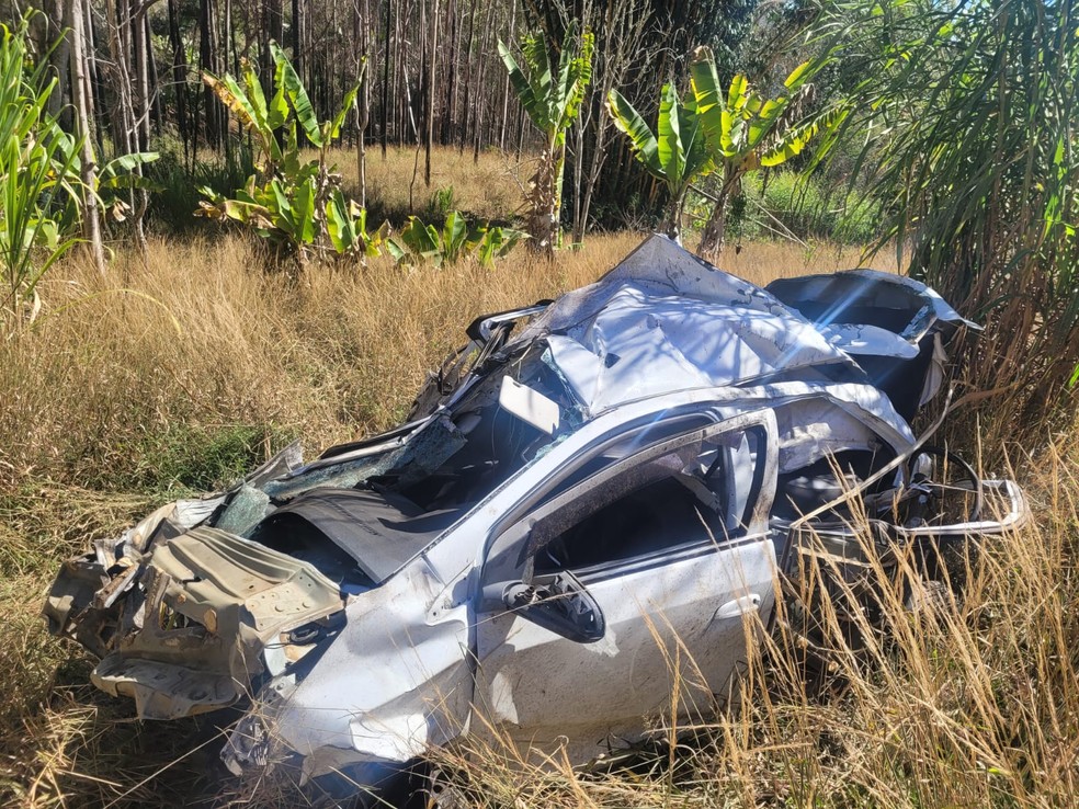 Duas pessoas são encontradas mortas após carro cair de rampa de voo livre em Venda Nova do Imigrante, Espírito Santo — Foto: Reprodução